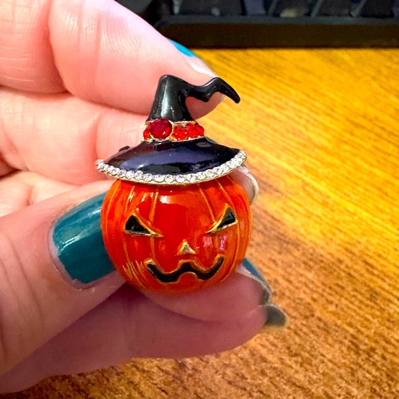Jewelry - P-32 Jack-o-lantern in a witch hat brooch